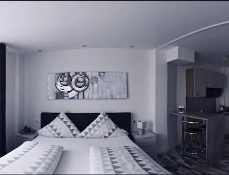 Moderne Schwarzwald - In Bester Lage Direkt Am Fluss *